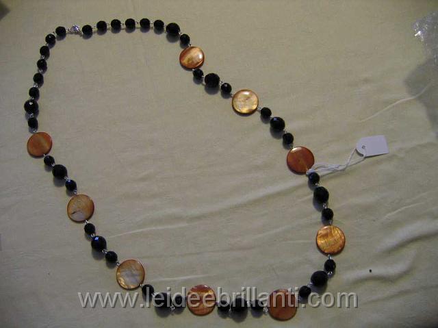 collana madreperla e vetro_1067x800.JPG